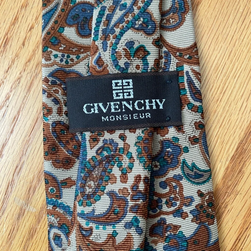 Givenchy light boardroom 3”